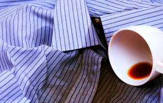 Quitar mancha de café de la ropa