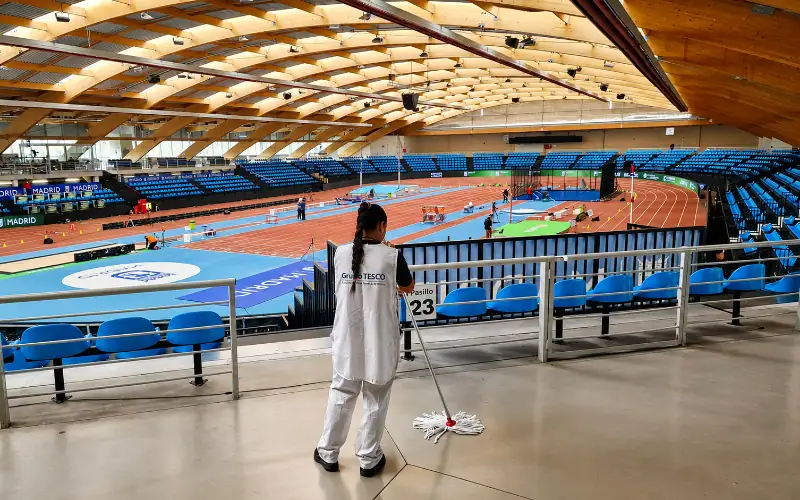 Estadio de atletismo en mantenimiento con Grupo Tesco
